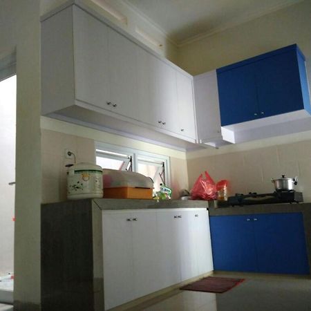 Bintara Jaya Yemima Guest House Bekasi Eksteriør billede