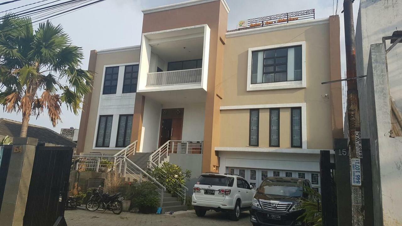 Bintara Jaya Yemima Guest House Bekasi Eksteriør billede